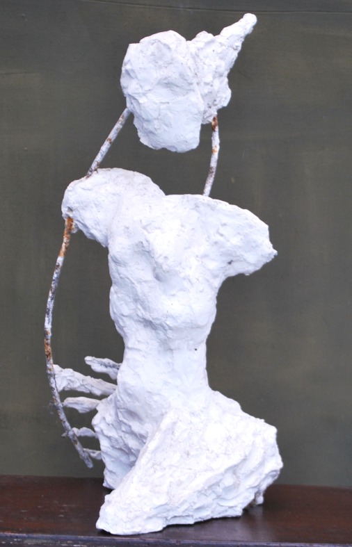 In Gedanken | 2012 | Steinguß, Stahl | 28 x 58 x 31cm